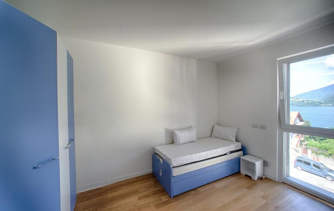 Modern Apartments Lake View With Pool Musso Exterior foto